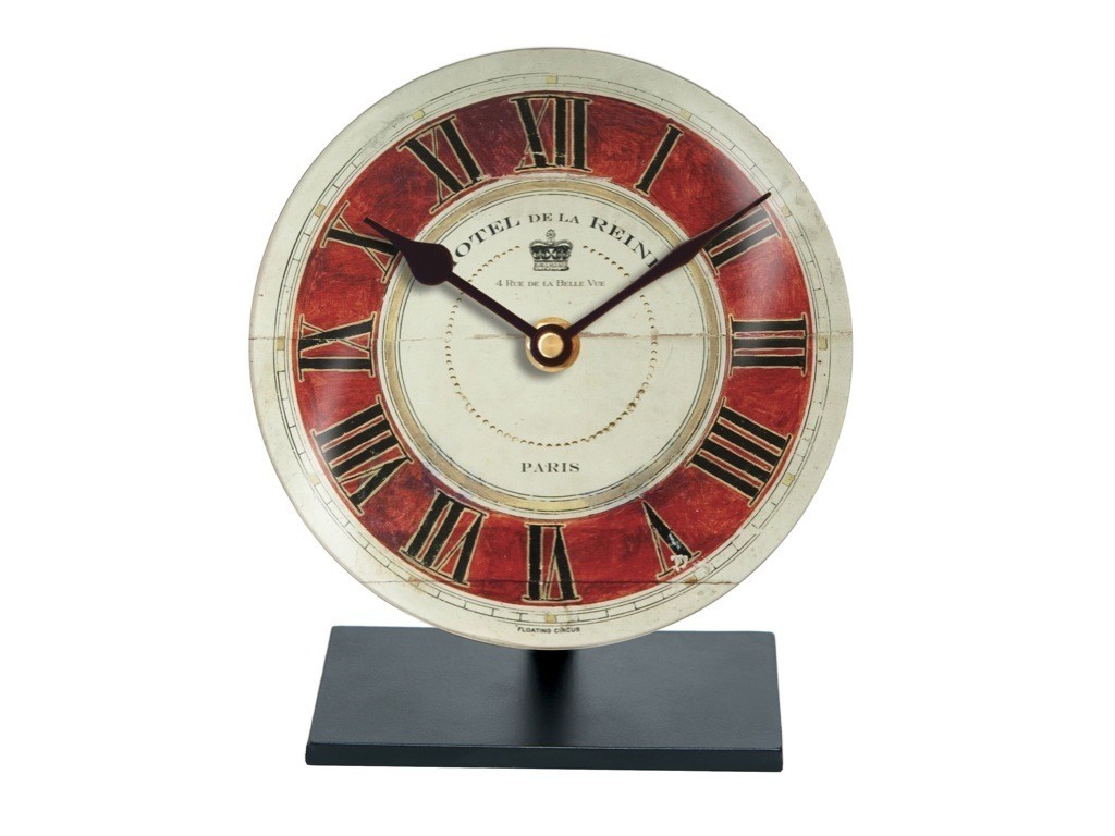 This beautiful vintage table clock measures 5" with a glass dial and m...